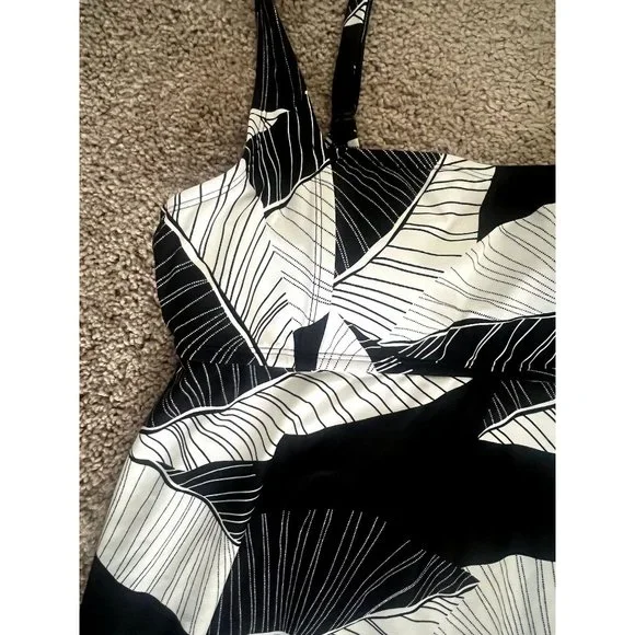 NWT -Women's Square Neck Sharkbite Hem Tankini Top Kona Sol Black & White - L - Picture 2 of 10